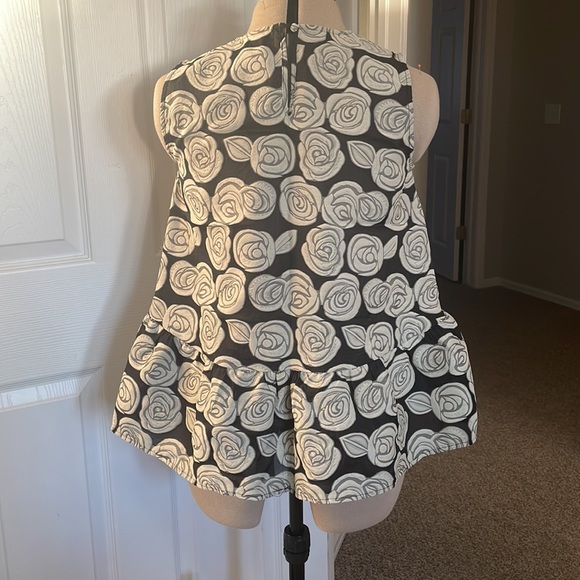 Black and Cream Rose Print Top - Picture 2 of 3